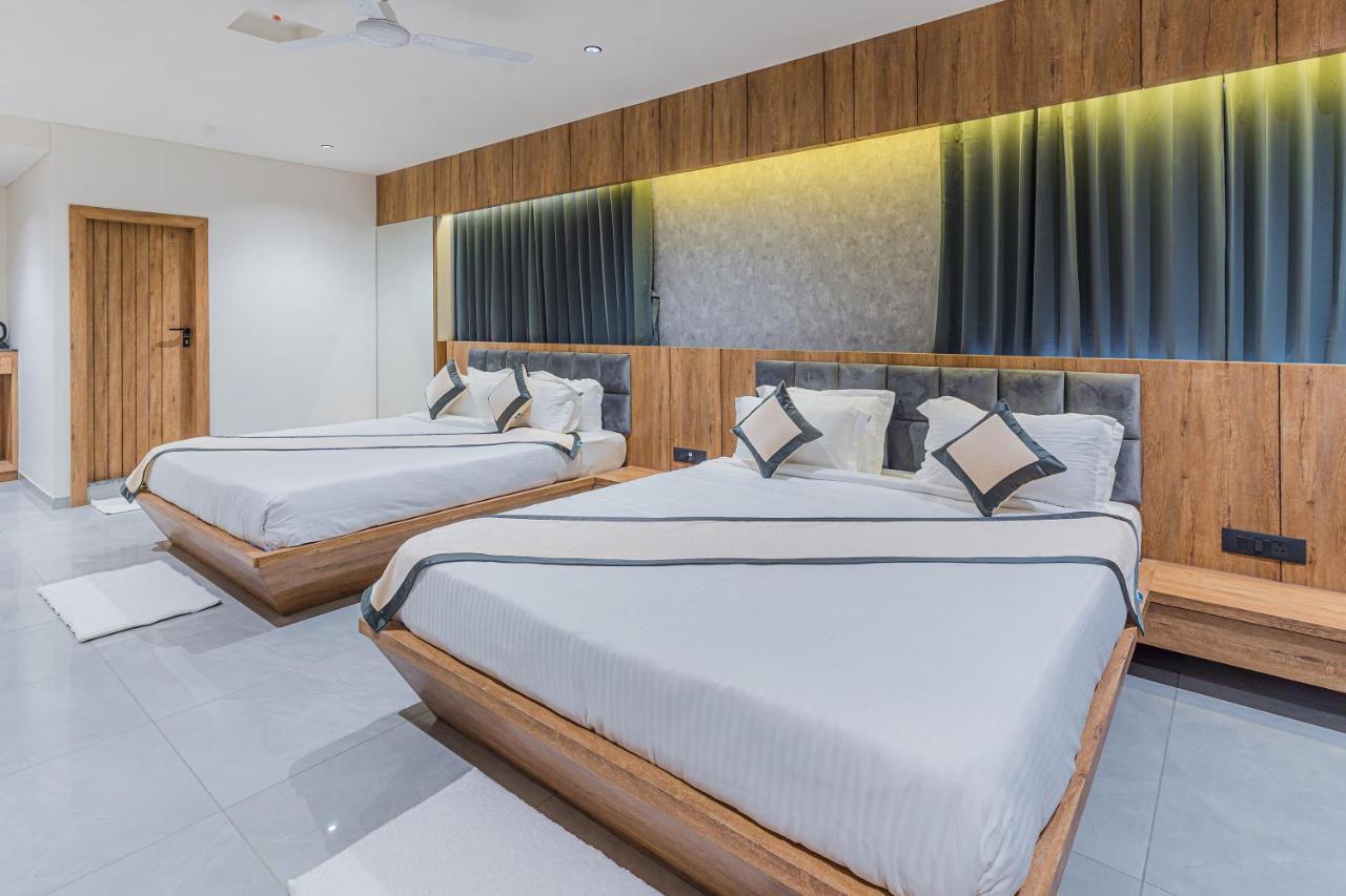 Hotel The Grand Heaven Gandhinagar Exterior photo
