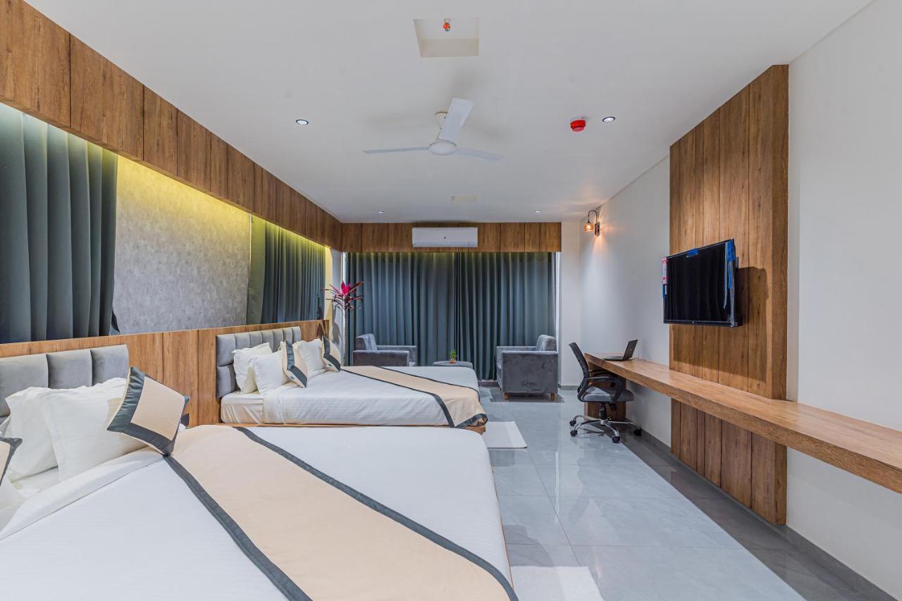 Hotel The Grand Heaven Gandhinagar Exterior photo