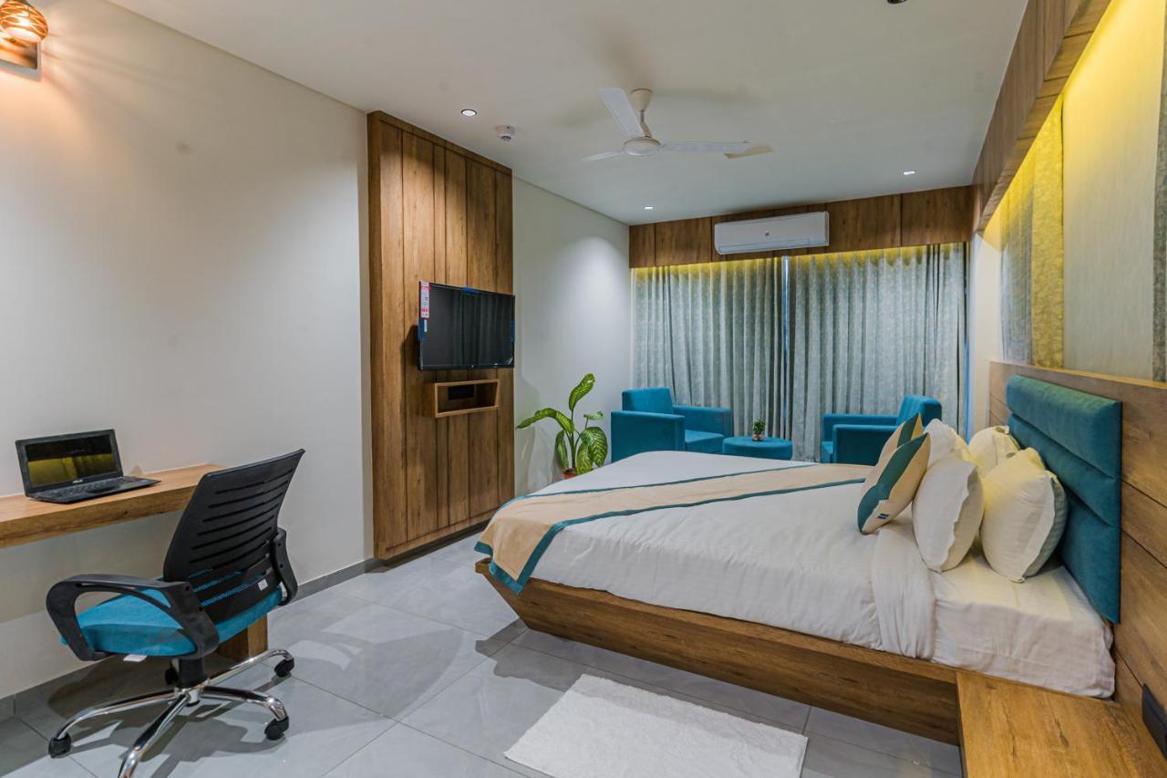 Hotel The Grand Heaven Gandhinagar Exterior photo