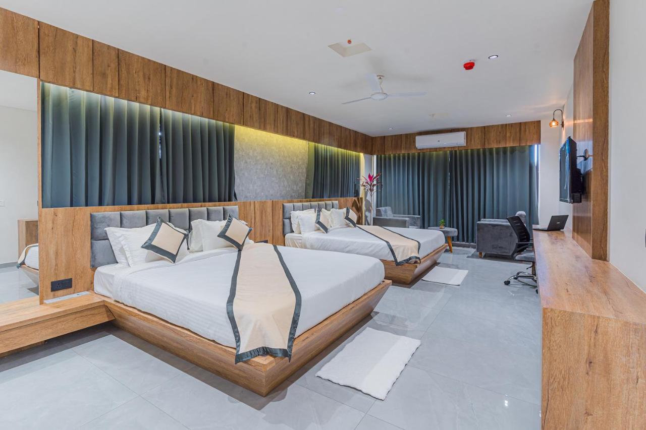 Hotel The Grand Heaven Gandhinagar Exterior photo